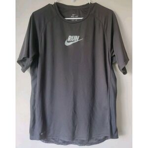 Nike Dri-Fit Running Shirt Gray Size Large Run/Swoosh Logo &‎ Back Design Men's